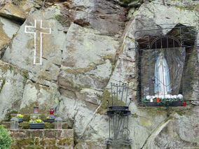 Ökumenischer Kreuzweg von Altenstädt nach Naumburg (© Karl-Franz Thiede)